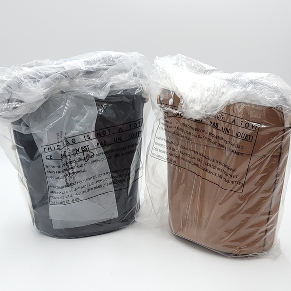 Tory Burch Britten Bucket Bag - Picture 9 of 12